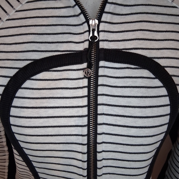 Lululemon Black and White Scuba Jacket Size 8 - Picture 6 of 11